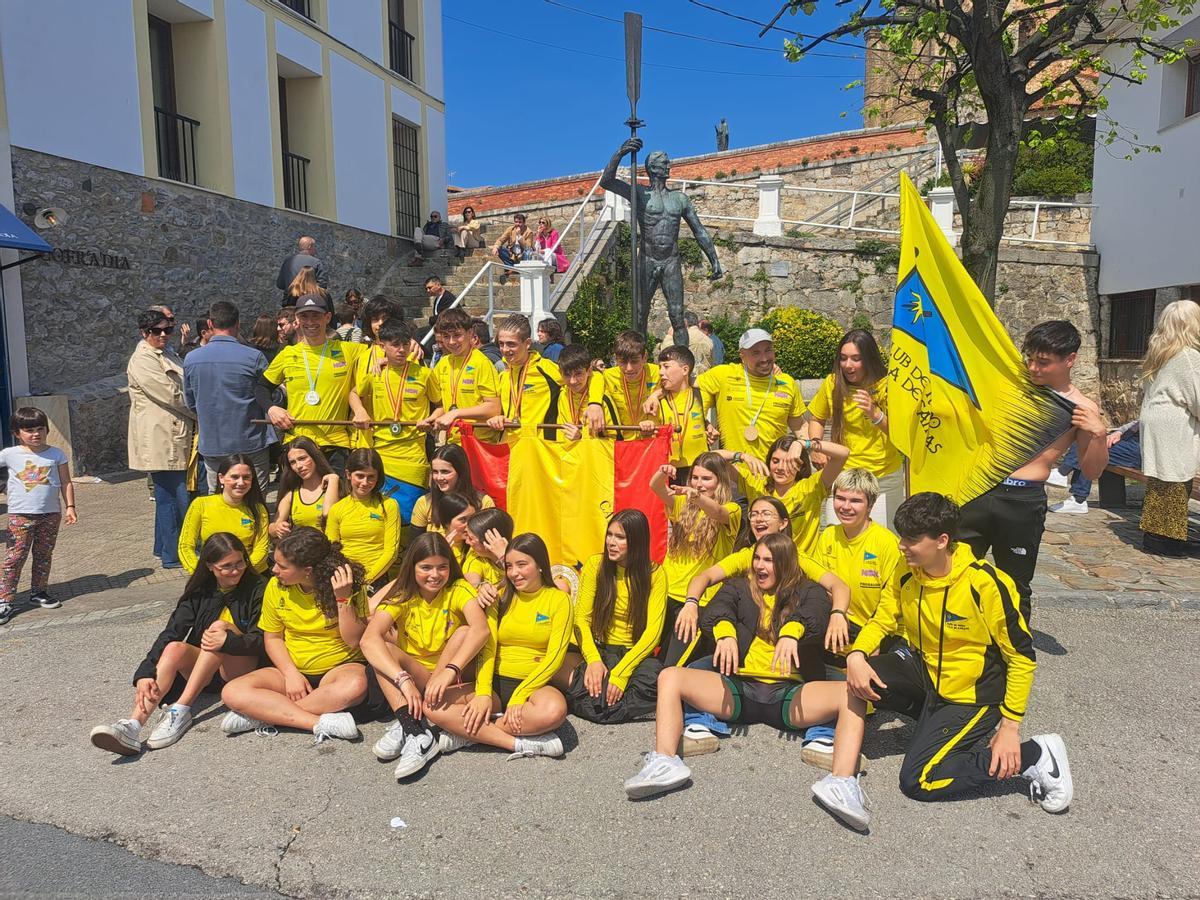 La fiesta del remo de O Morrazo en el Campeonato de España de bateles en Castro Urdiales La fiesta del remo de O Morrazo en el Campeonato de España de bateles en Castro Urdiales