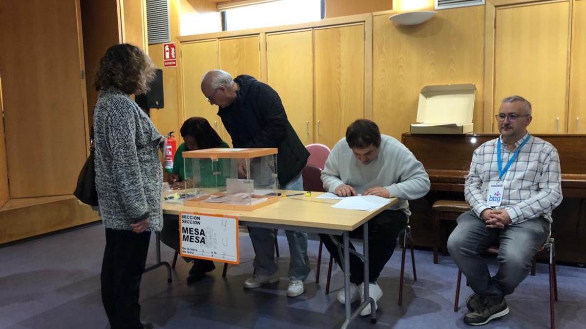 Un interventor del BNG este 28M en el colegio electoral del CSC Fontiñas de Santiago