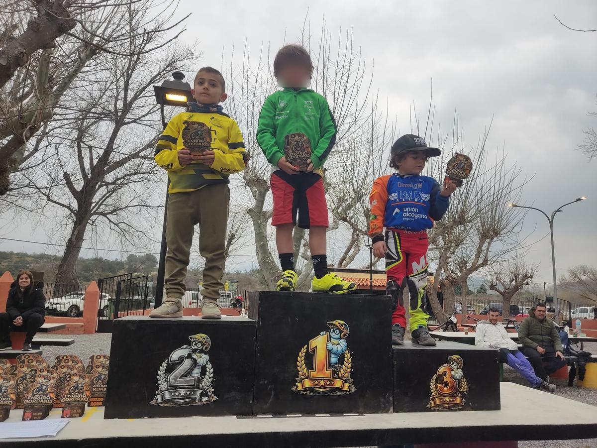 Quim Blasco, del CC Ontinyent, en el segundo puesto del podio.