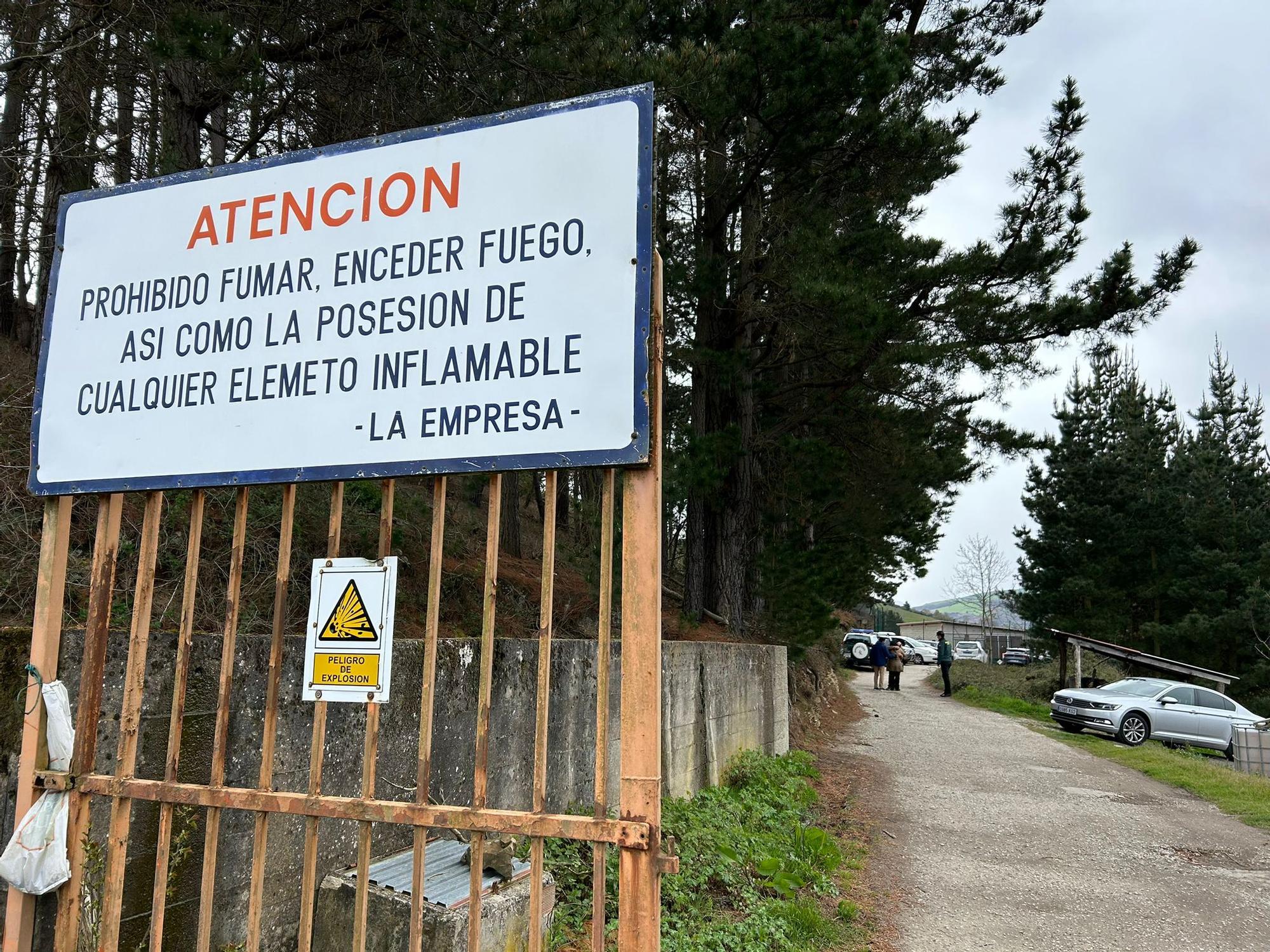 EN IMÁGENES: Un fallecido en una grave explosión en una pirotecnia de Cangas del Narcea