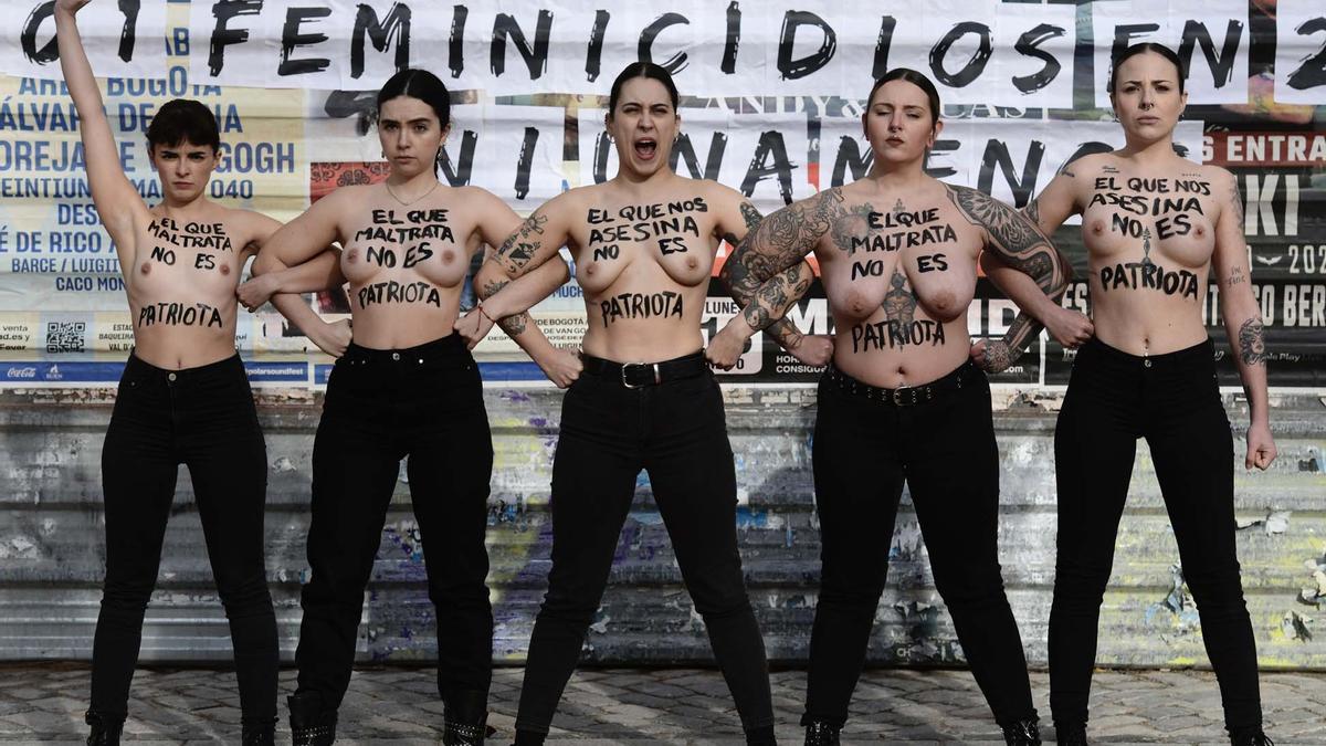 Cinco activistas de Femen protestan contra los feminicidios y "el negacionismo machista"