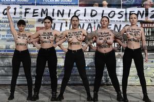 Cinco activistas de Femen protestan contra los feminicidios y "el negacionismo machista"