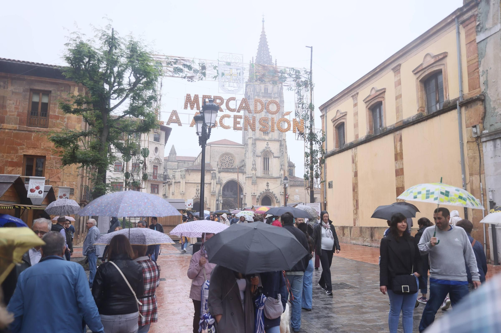 EN IMÁGENES | Último día de la feria de La Ascensión que convivió con el partido por el ascenso