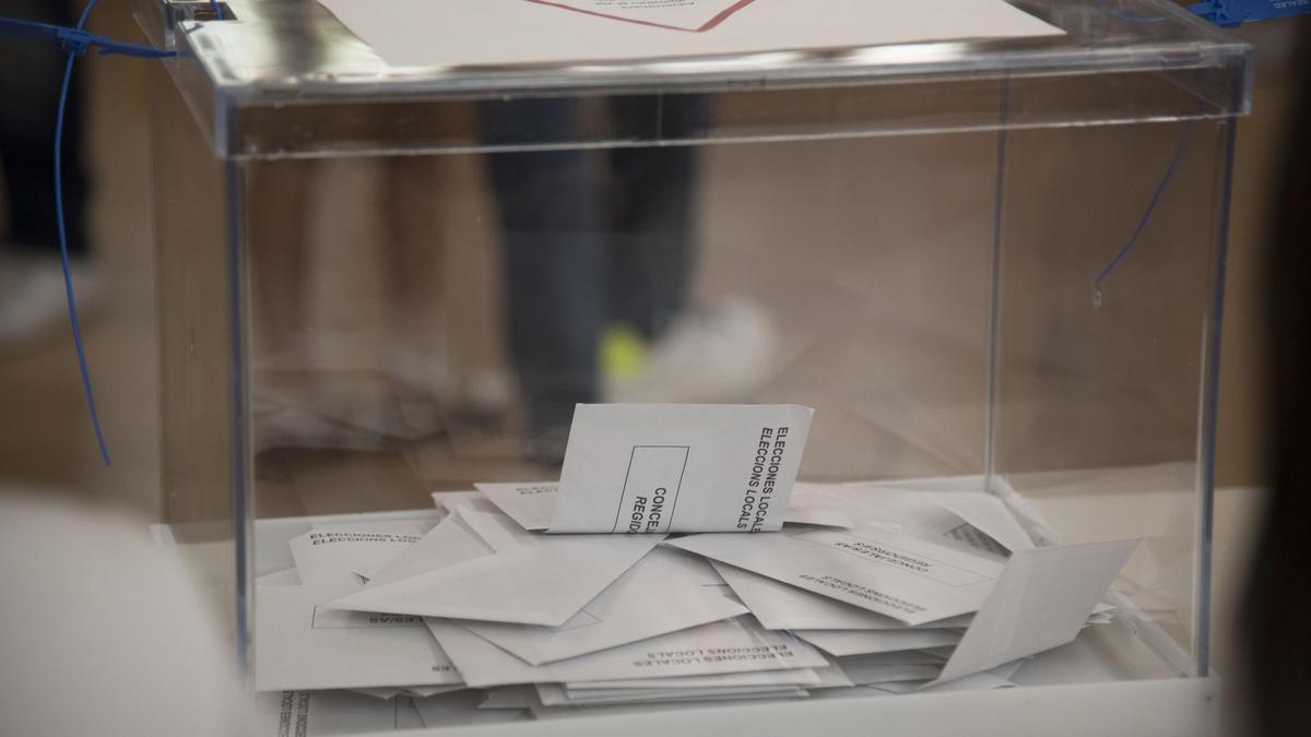 Urnes en uns comicis