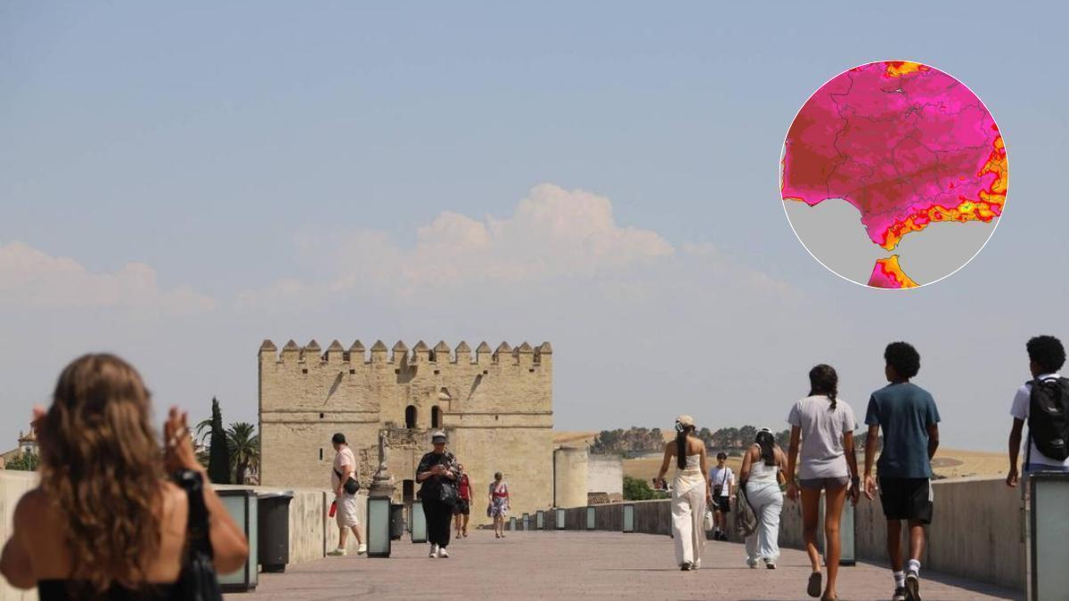 Turistas paseando por el Puente Romano.