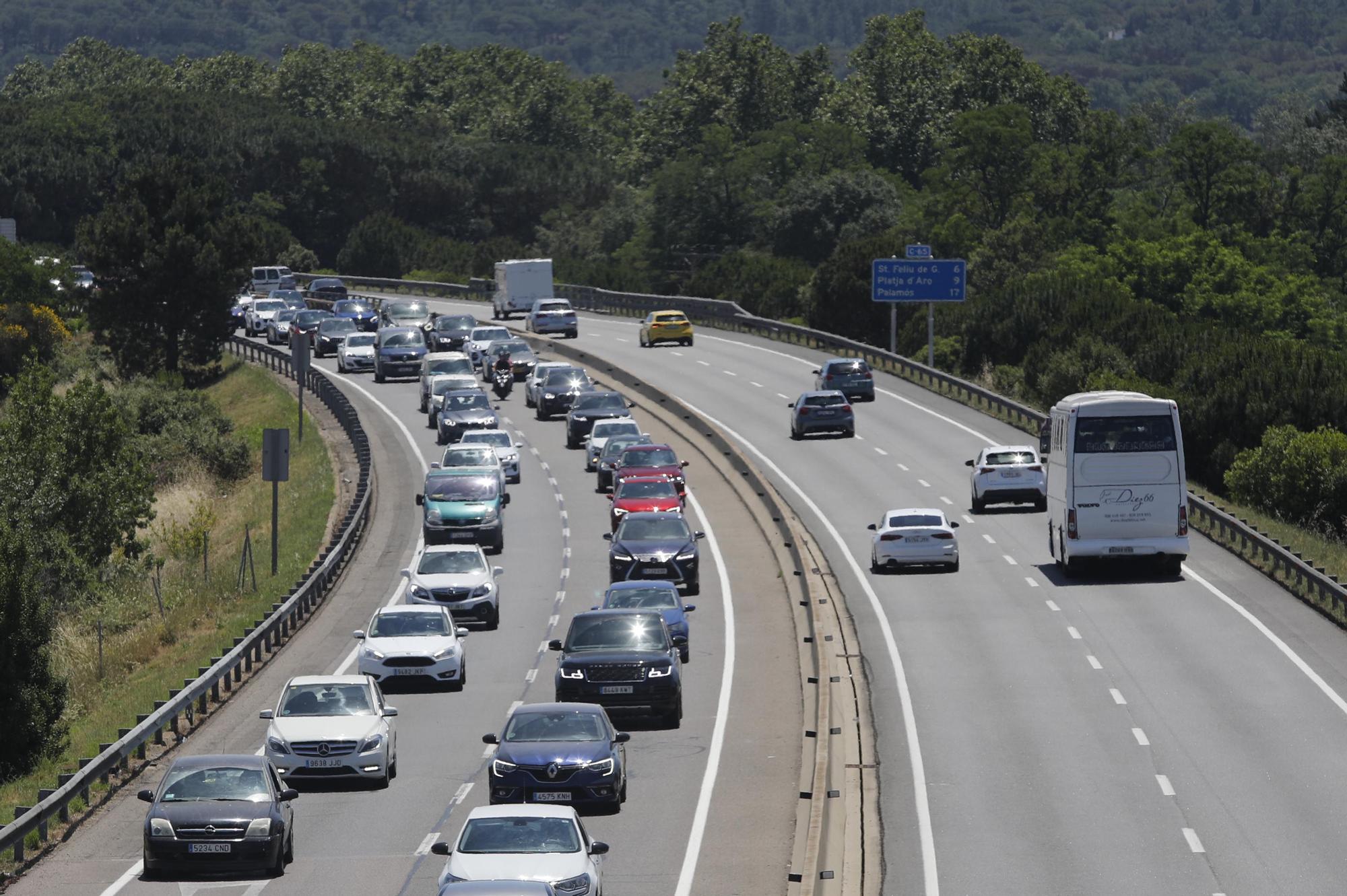 Retencions en carreteres gironines per l'operació tornada de la segona Pasqua