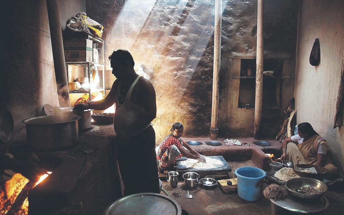 Manos Unidas lucha contra la pobreza extrema en países como India.