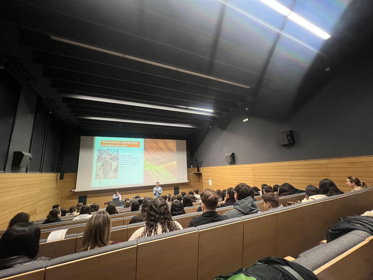 La jornada "Emprendiendo hacia el futuro" del IES Número 1 de Gijón, en imágenes
