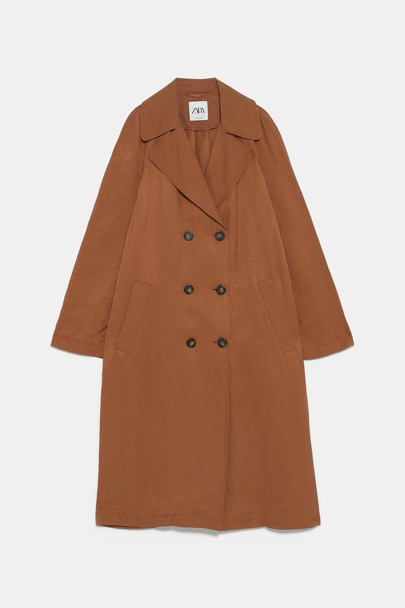 Trench de Zara en color teja que han compartido Vicky Martín Berrocal y su hija Alba Díaz en Marrakech