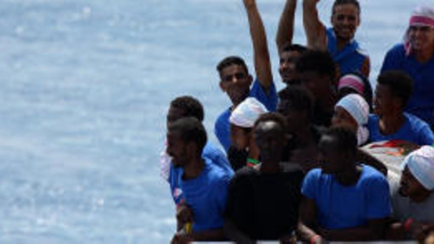 Canarias se ofrece a acoger a inmigrantes del Aquarius