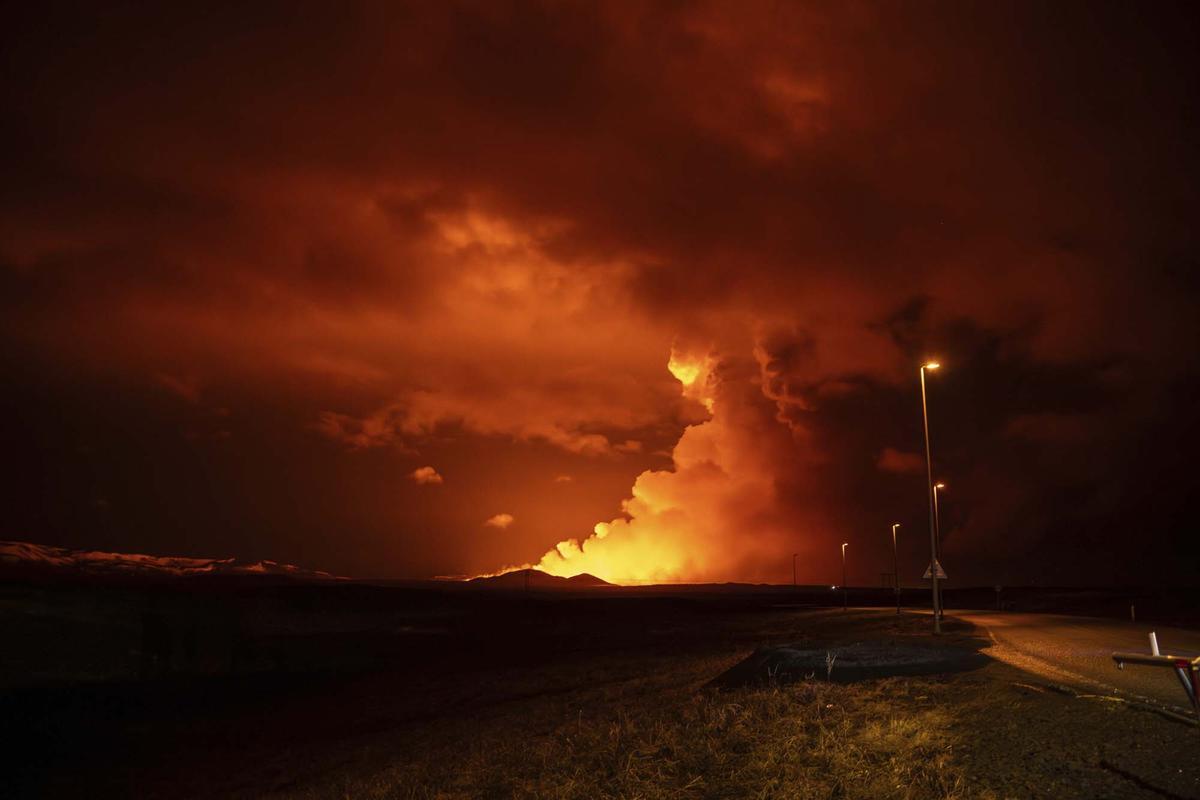 Erupción volcánica cerca de la montaña Fagradalsfjall en la península de Reykjanes al suroeste de Reykjavik