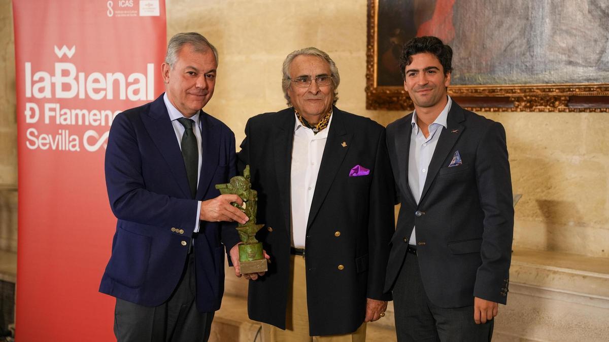 José de la Tomasa recibe el Giraldillo Internacional Ciudad de Sevilla