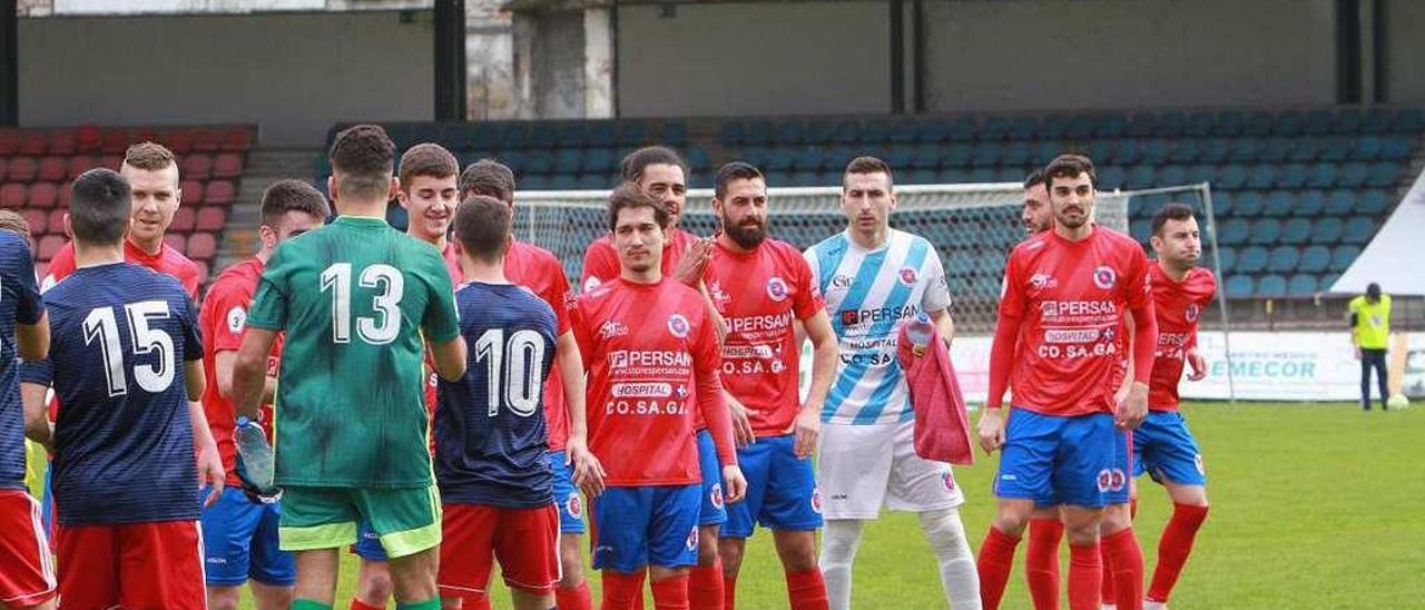 Pasamanos antes del partido entre UD Ourense y Alondras, el 1 de marzo, a la postre el último de los rojillos en casa este curso. // Iñaki Osorio