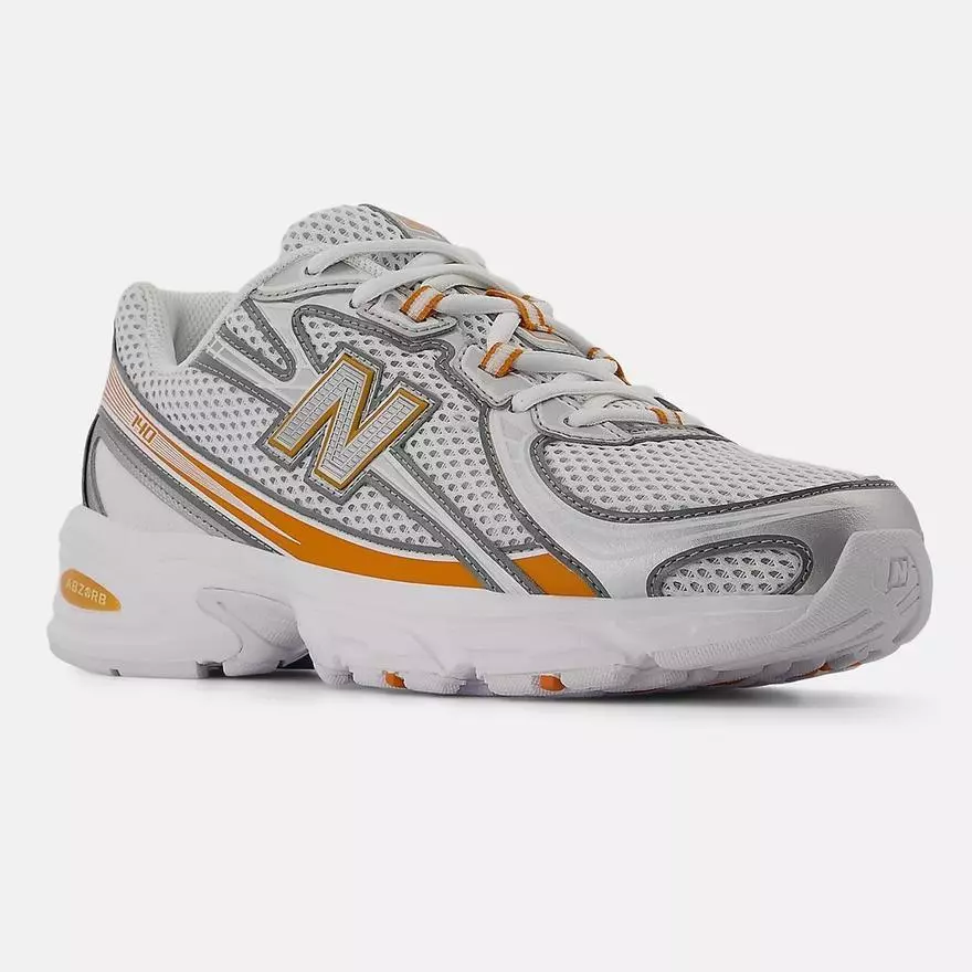 New Balance 740