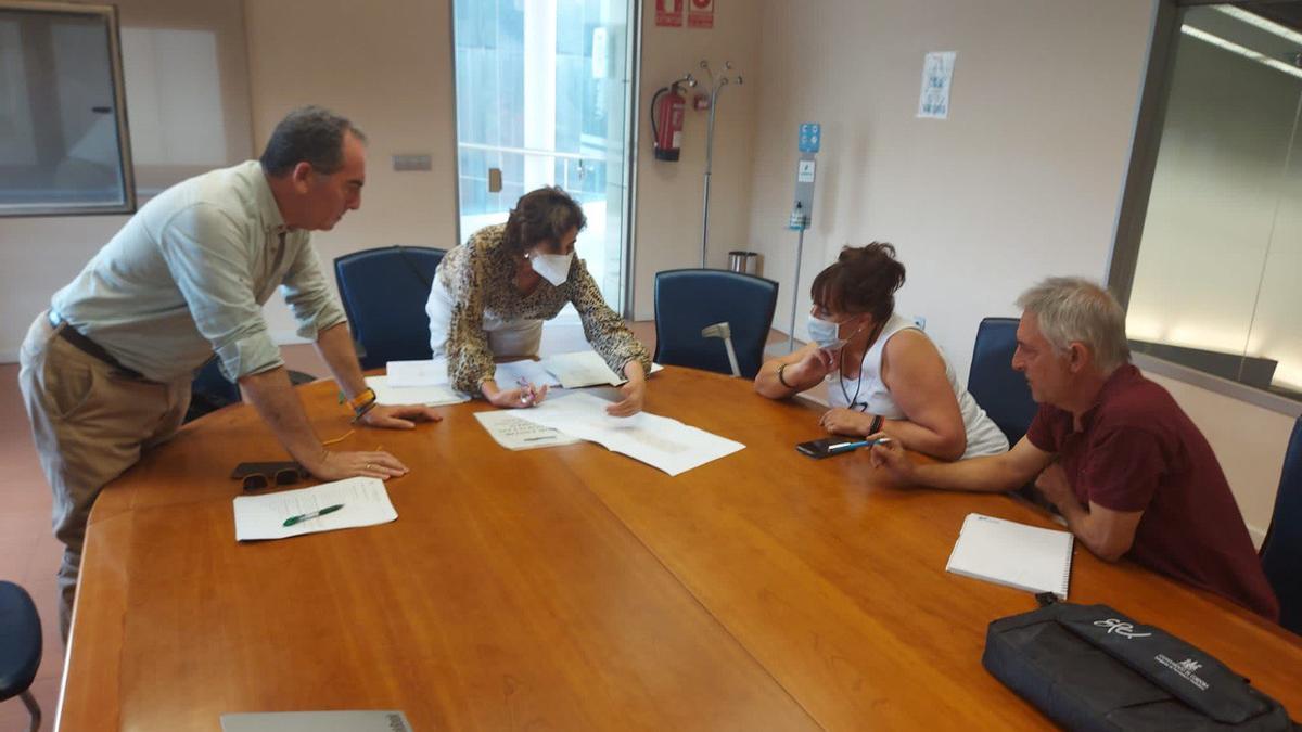 Reunión de Antonio Álvarez con representantes del Consejo de Distrito Centro.