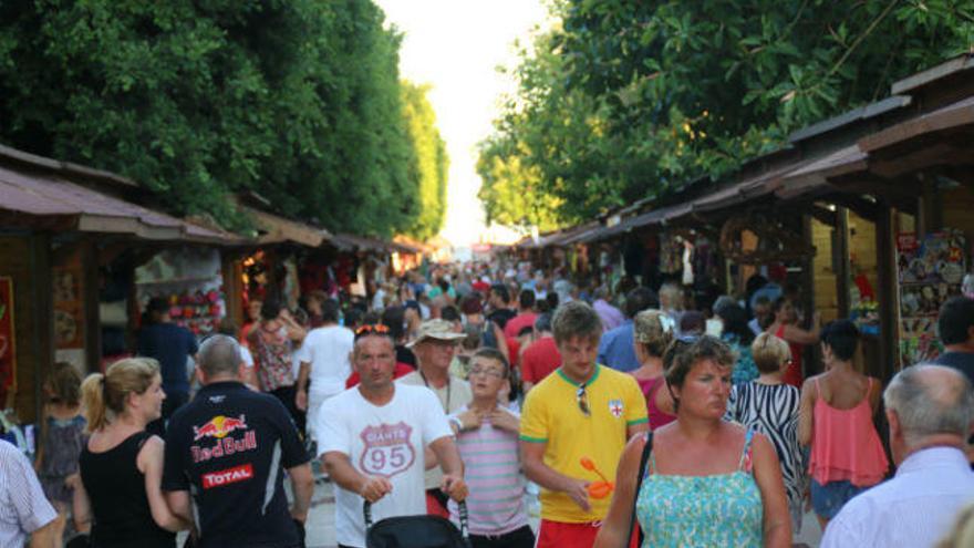 Los puestos del paseo de la Libertad de Torrevieja