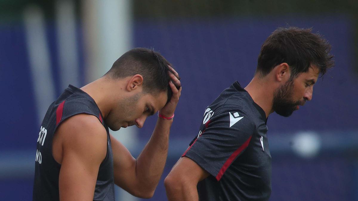 Rober Pier y Coke Andújar en un entrenamiento del Levante