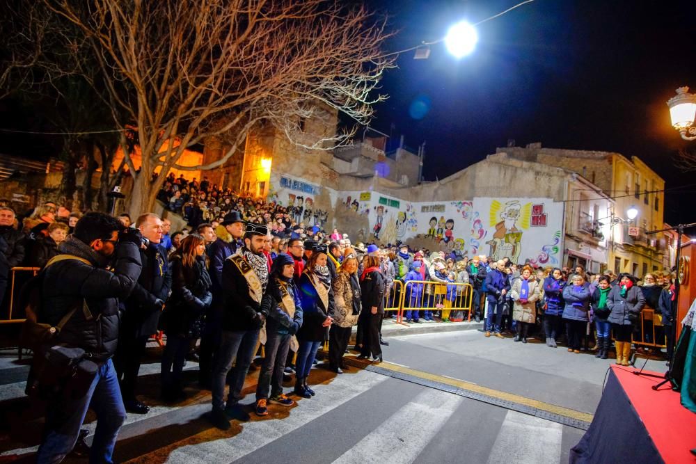 Elda arropa a San Antón pese al frío