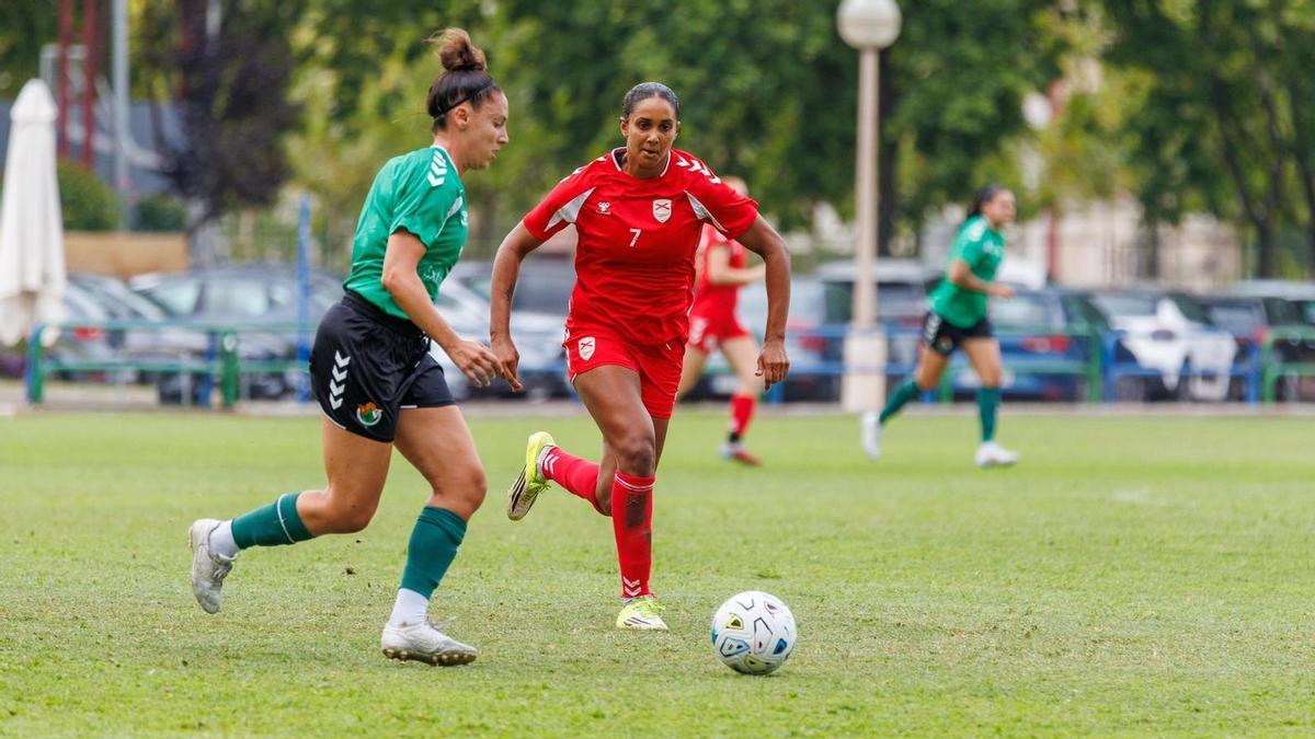 Cacereño Femenino y Logroño United, en acción este sábado.