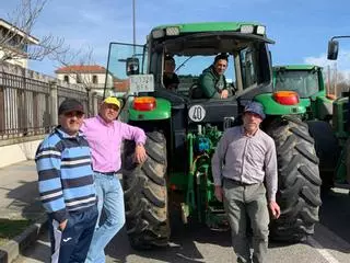 Protestas de los agricultores: los primeros tractores llegan a la sede de la Xunta