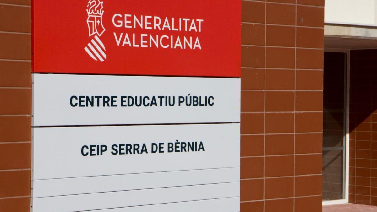 El cartel con el nombre de &quot;Serra de Bèrnia&quot;