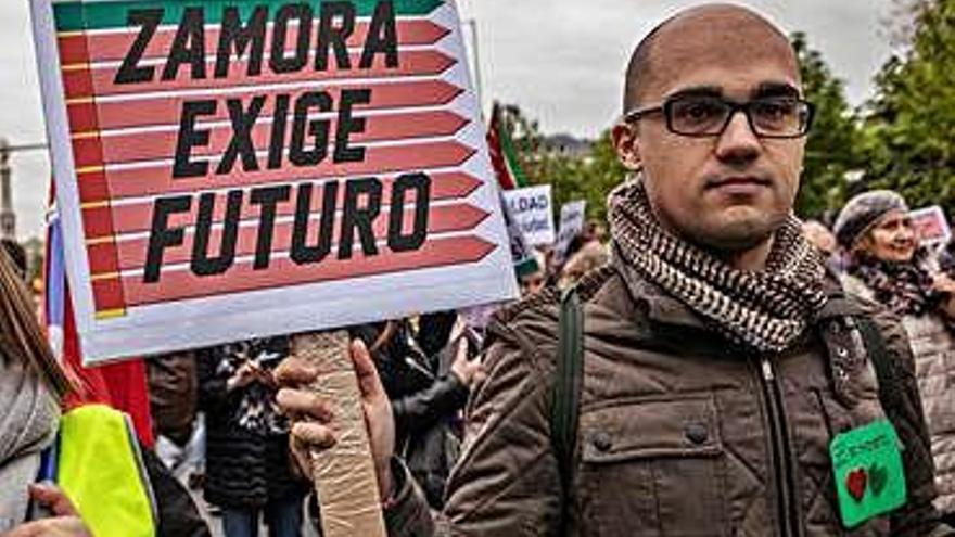 Colectivos zamoranos durante la manifestación de la España Vaciada.