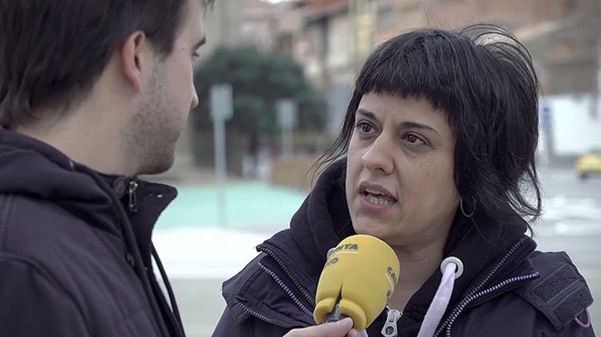 En un avanç del programa El Suplement, de Catalunya Ràdio, Anna Gabriel, diputada de la CUP, assegura: Si jo pogués formar part d’un grup que decidís tenir fills i filles en comú, em satisfaria la idea. 