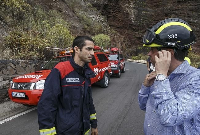 13/07/2016 Visita del presidente del Cabildo de Tenerife Carlos Alonso  junto a Técnicos para ver in situ el estado del derrumbe del talúd de la carretera que lleva a la Punta de Teno.José Luis González