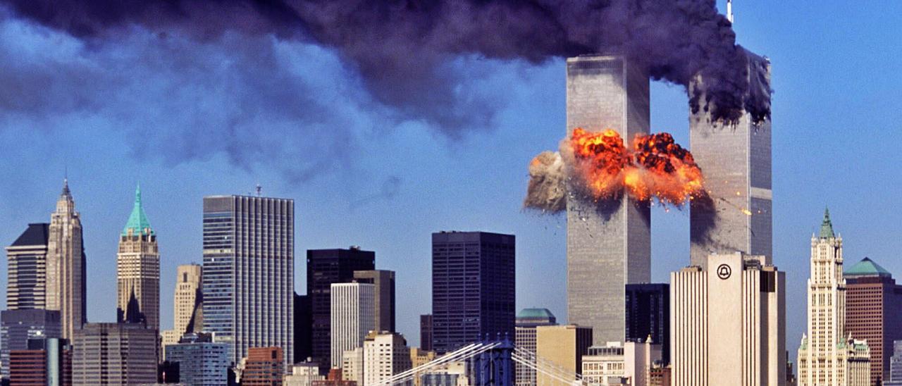 Momento del impactodel segundo aviónen las Torres Gemelasde Nueva York.