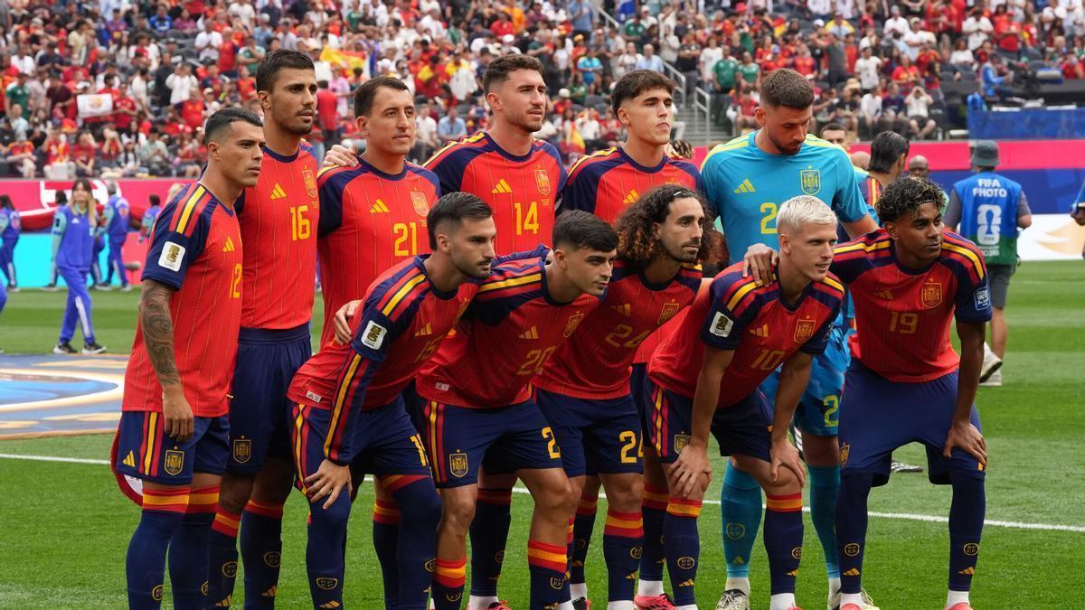 GR4087. LOS ÁNGELES (ESTADOS UNIDOS), 02/07/2026.- Jugadores de España posan este jueves, en un partido de los dieciseisavos de final del Mundial de la FIFA 2026 entre España y Austria en el estadio SoFi en Los Ángeles (Estados Unidos). EFE/ Omar Alonso