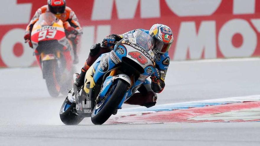 Miller, ganador de la prueba, por delante de Márquez en el circuito de Assen.