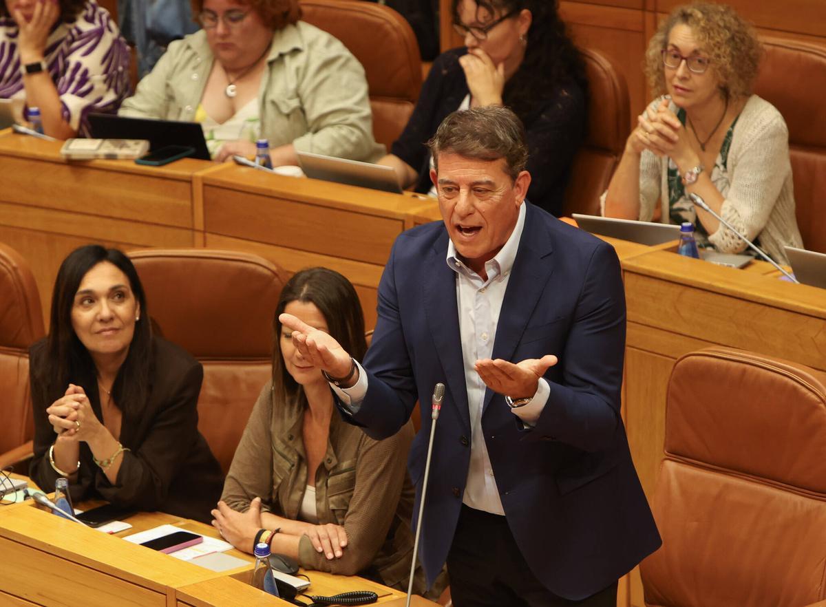 Besteiro, en una intensa sesión de control este miércoles