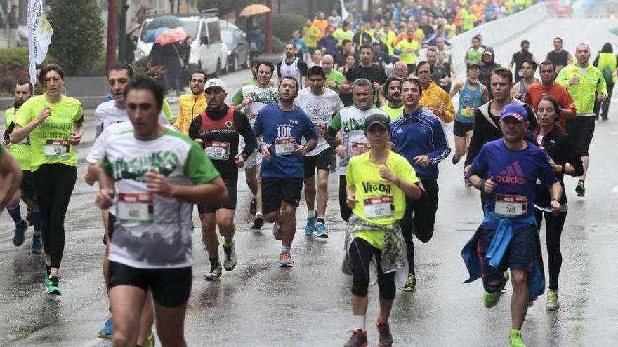 Instante de la salida de la última edición de la Correndo por Vigo que se hacía en O Calvario. // Adrián Irago