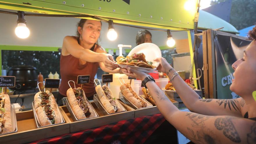 Buen rollo, buena comida y buena música: los tres pilares del festival Ebro Food Trucks