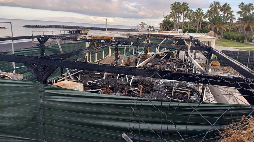 Un empresario de Tenerife sufre dos incendios en un piso y una terraza en apenas seis días