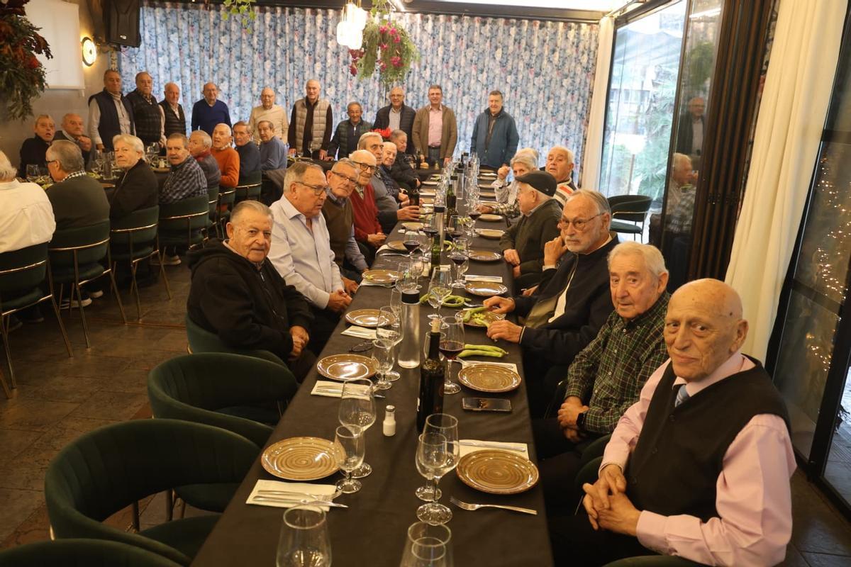El homenaje de los Amigos del Villalobos de Elche a Juan Perán, en imágenes El homenaje de los Amigos del Villalobos de Elche a Juan Perán, en imágenes
