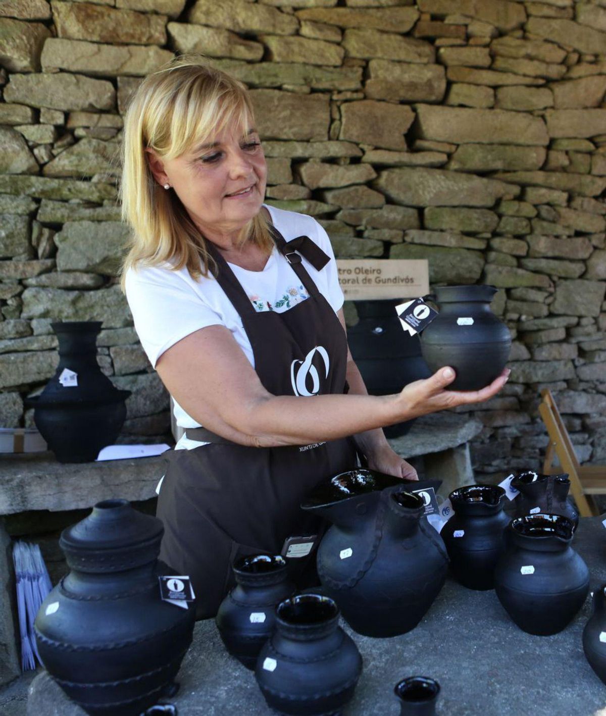 Puesto de artesanía alfarera de Sober. | // BERNABÉ/ANA AGRA