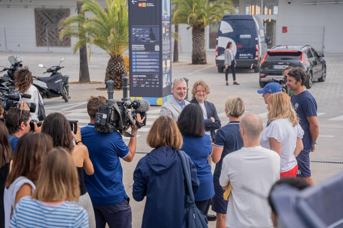 Jaume Collboni visita los equipos Youth y femenino de la Copa América