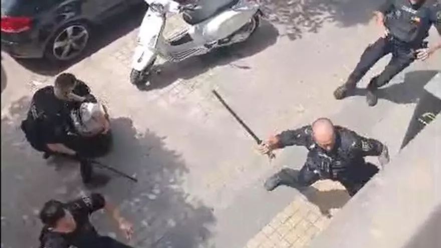 Denuncian una "brutal agresión racista" por parte de la Policía Nacional