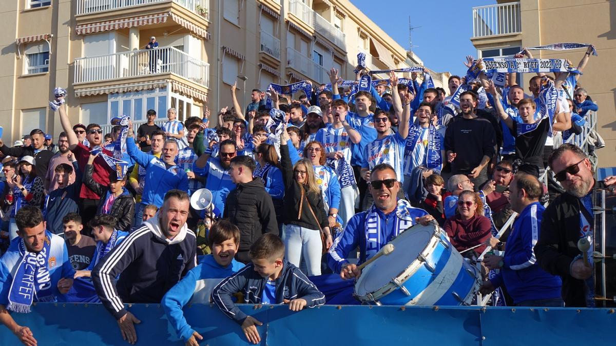 Aficionados del Águilas en las gradas del Centenario El Rubial en un partido de esta temporada