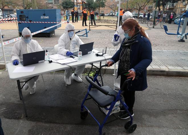 Test Covid a los vecinos de Málaga capital, en el barrio de La Luz