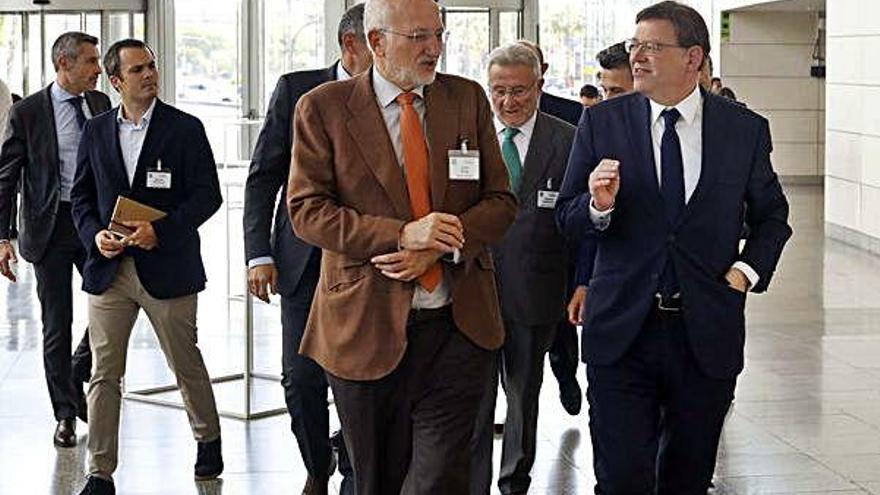 Puig, entre empresarios del congreso de Aecoc, ayer.