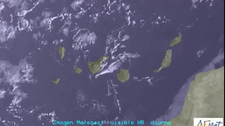 Formación de nubes este sábado sobre Canarias.