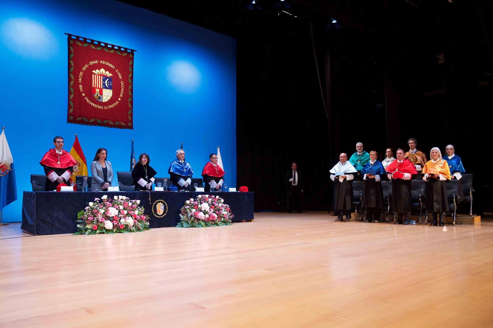 La Universidad de Alicante (UA) clausura el curso con la investidura de 125 nuevos doctores