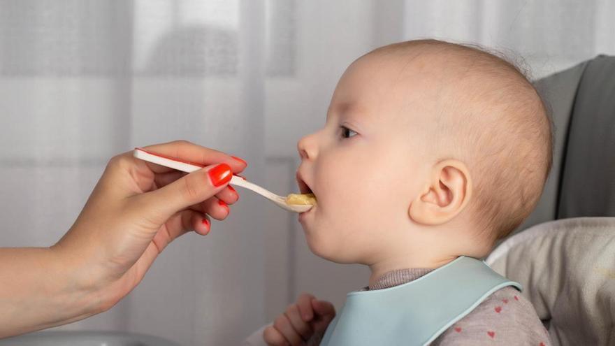 Aviso en Europa por un surtido de potitos de bebé envenenados con raticidas: denuncian una 