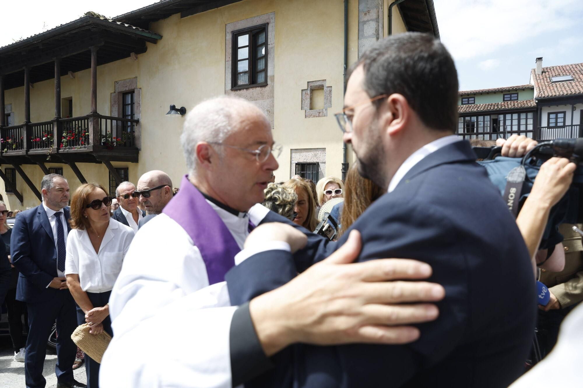Las imágenes del funeral de Antonio Trevín en la basílica de Llanes.