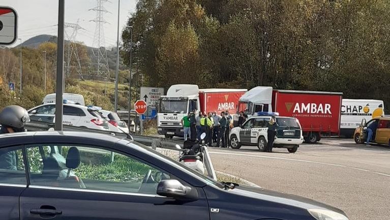 La protesta del comercio y la hostelería del Valle del Nalón no pudo llegar a Oviedo