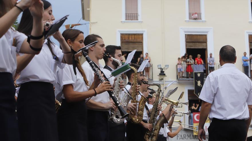 La subida de cuotas de la SGAE asfixia a los Moros y Cristianos e irrita a los compositores