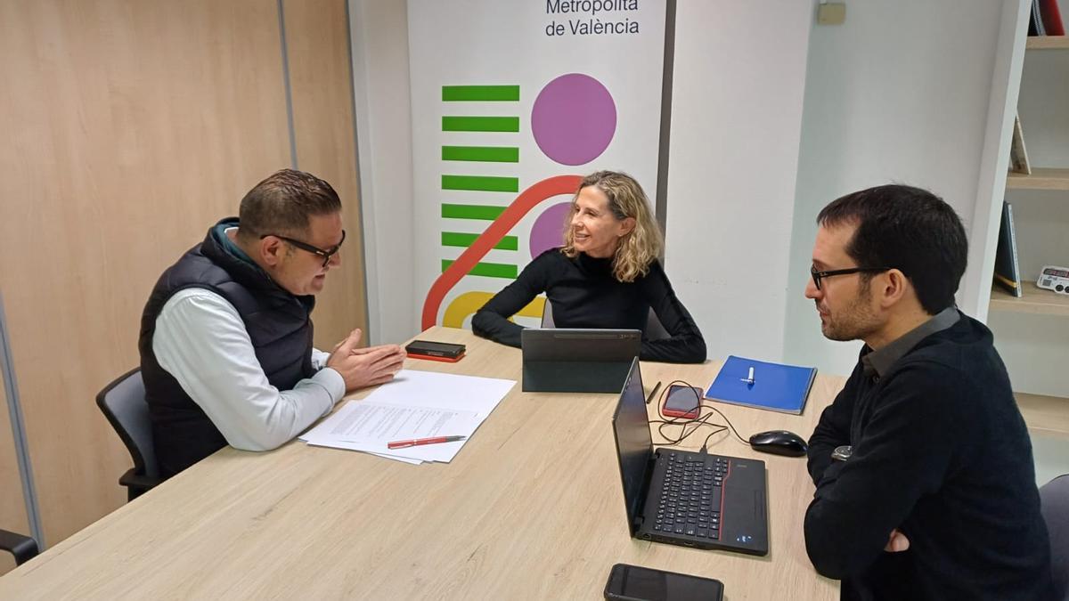 Cabanes durante la reunión con la ATMV