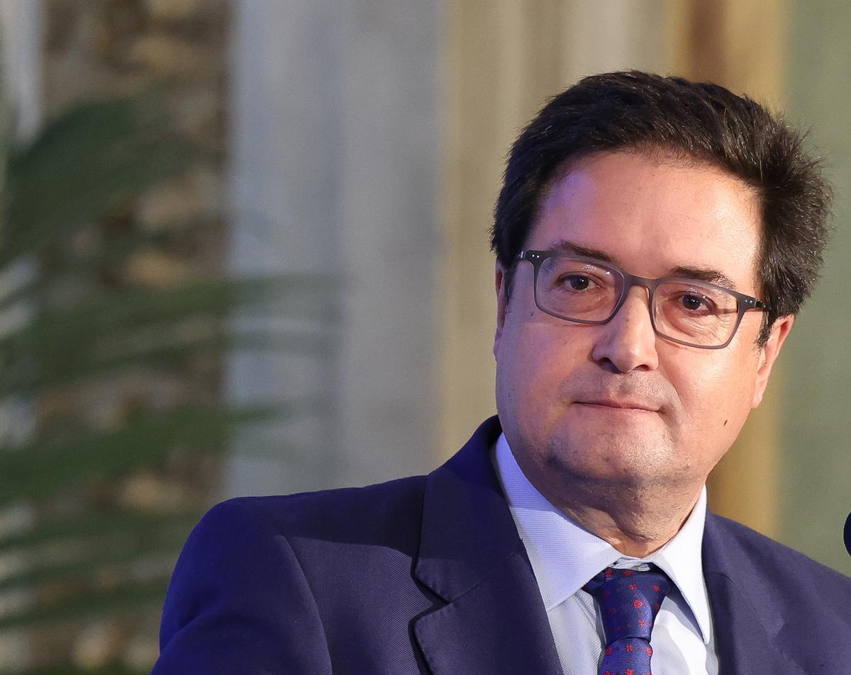 Archivo - El ministro para la Transformación Digital y de la Función Pública y secretario general del PSOE de Madrid, Óscar López, a 9 de junio de 2025, en Madrid (España).